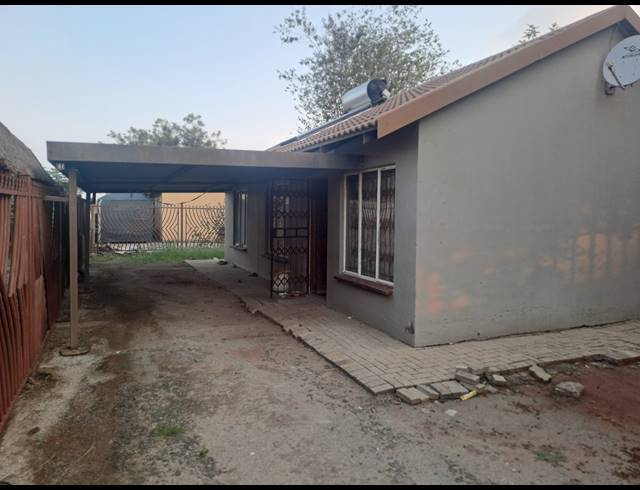 3 BEDROOM HOUSE FOR SALE IN BOITEKONG